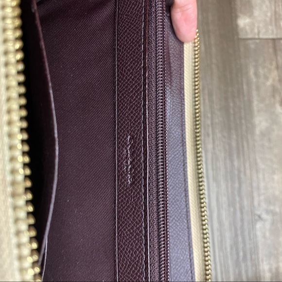 Gently used coach wallet 💯 authentic - Picture 7 of 9